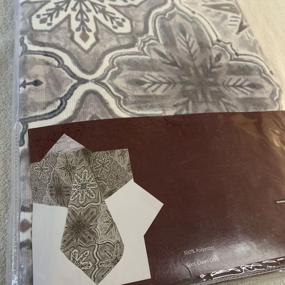 Christmas Tablecloth Snowflake Stars Grey Fiesta Party Rectangular Dinner 60x104 - Picture 10 of 10